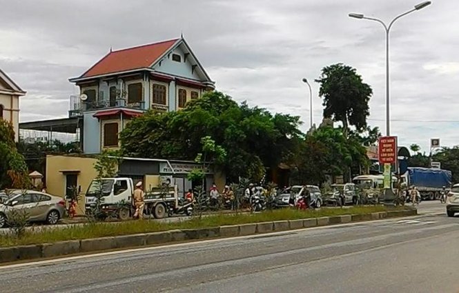 Công[-]ty[-]TNHH[-]kinh[-]doanh[-]xuất[-]nhập[-]khẩu[-]lâm[-]sản[-]Tám[-]Oanh[-]bị[-]khám[-]xét[-]khẩn[-]cấp[-]vì[-]trốn[-]thuế[-]hơn[-]120[-]tỉ[-]đồng